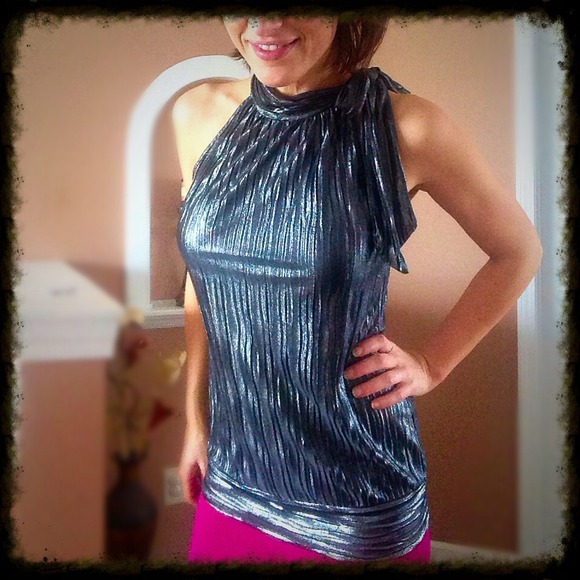 ❤️SOLD❤️Sexy halter top - Picture 2 of 4