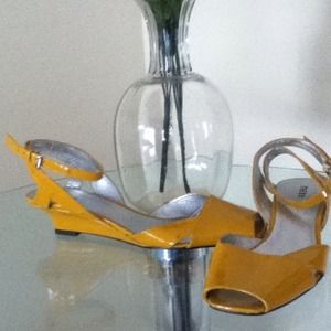 Mustard color small wedge sandal with strap