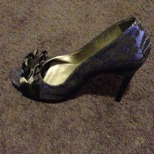 Carlos Santana pumps