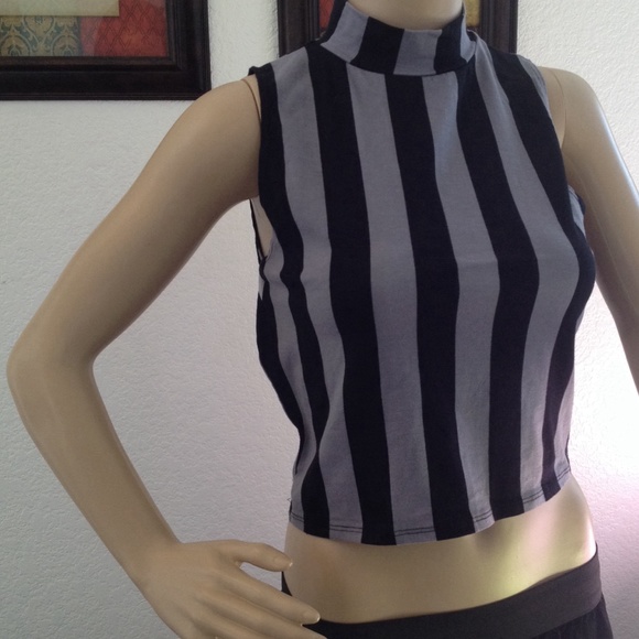 Tops - ‼️ New striped crop top