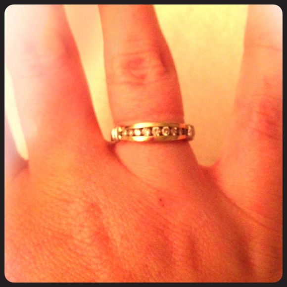 1/4ct tw diamond set in 10k yellow gold