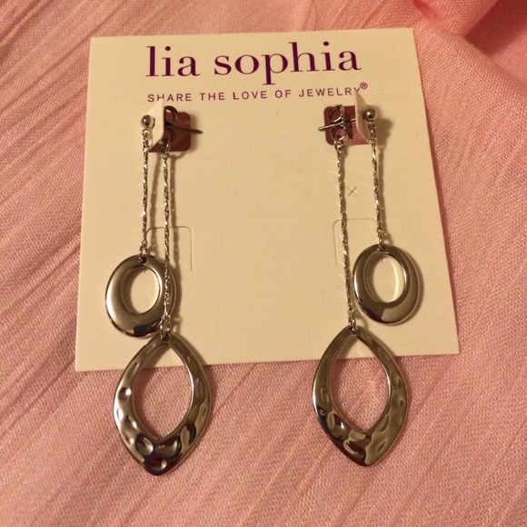 ✨Sold✨Lia Sophia Jewlery Set- Silver - Picture 2 of 3
