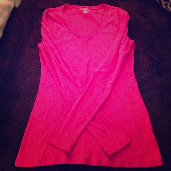 Pink vneck long sleeve shirt