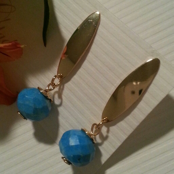 Earings - Picture 2 of 3