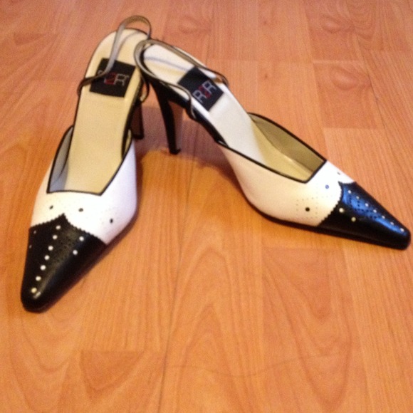 ⚠️SOLD⚠️ New R2R classic heel - Picture 1 of 4