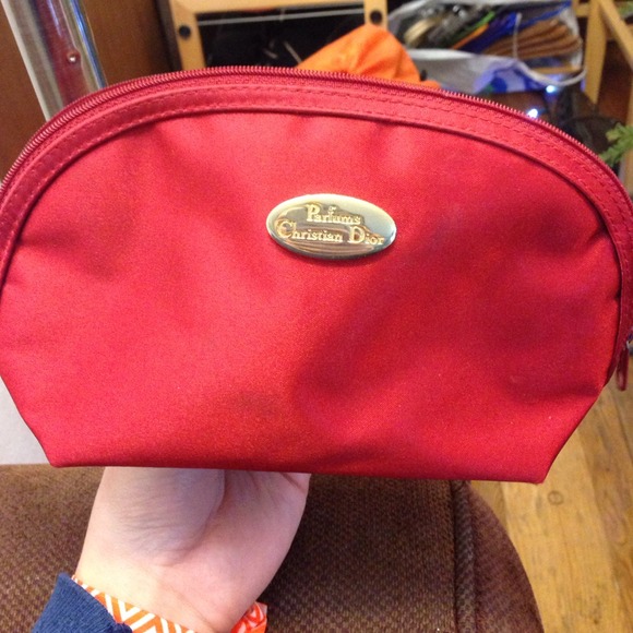 ❄️SOLD❄️ FREE WITH PURCHASE❄️🌲CD makeup case
