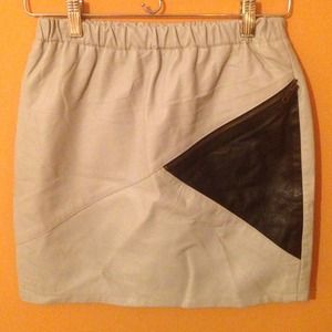 ♢ leather mini skirt with zipper detail