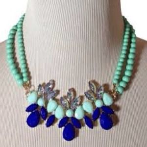 Mint and blue statement necklace. NWOT