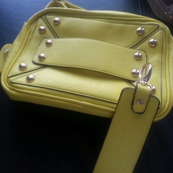 NWOT yellow purse w gold hardware