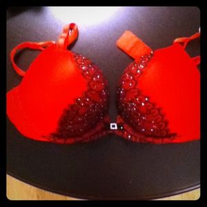 VS bombshell red bra