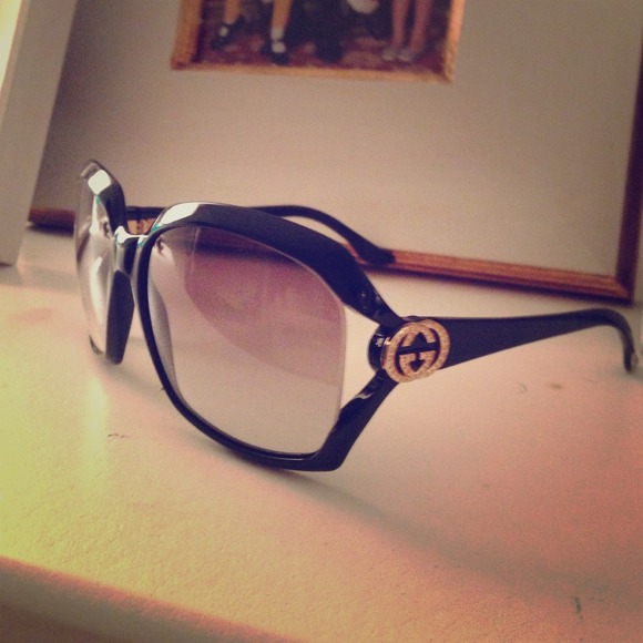 Gorgeous large frame authentic Gucci sunglasses!