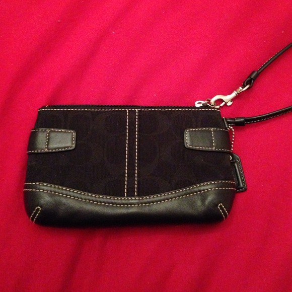 Authentic Black Coach wristlet nwt - Picture 1 of 3