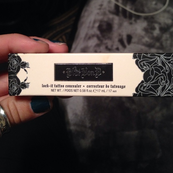 Kat Von D Lock-it Tattoo concealer