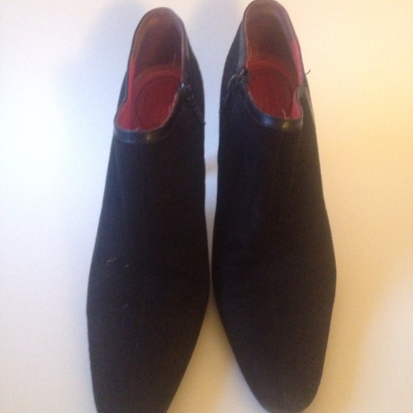 💢SOLD💢 Banfi Zambrelli Booties - Picture 2 of 3