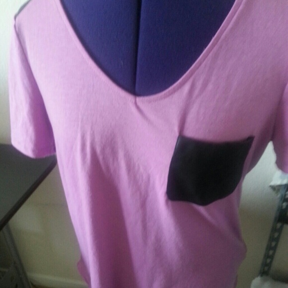 Used Short sleeve shirt with black accents. Large