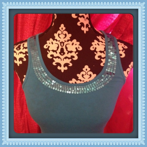 Express Tank Top - Picture 3 of 4