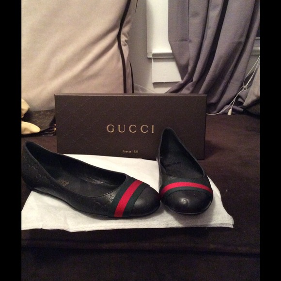 Brand new Gucci flat - Picture 1 of 3
