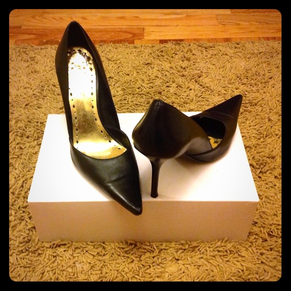 BCBGIRLS pumps