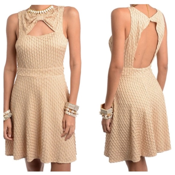 NEW! Cut-out dress with bow tie neck and open back