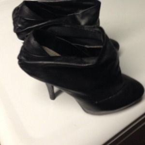 Ankle boots 61/2 but fits like a 71/2