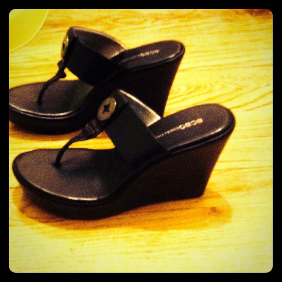 BCBG WEDGE HEELS! MUST HAVE