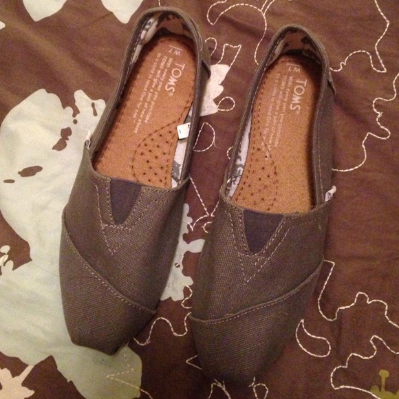 REDUCED BRAND NEW NEVER WORN TOMS