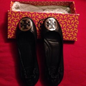 Authentic TORY BURCH reva flats size 8.5