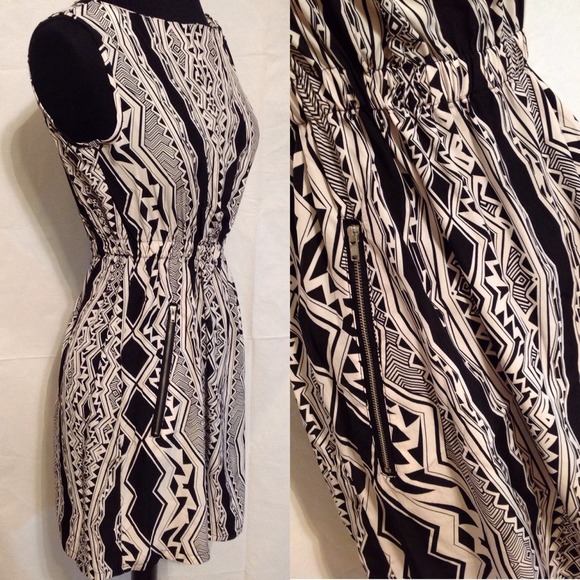 ❌BUNDLED❌Tribal print dress - Picture 2 of 2