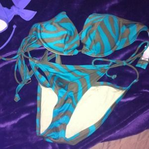 Sold in bundle to dropdeadlibby