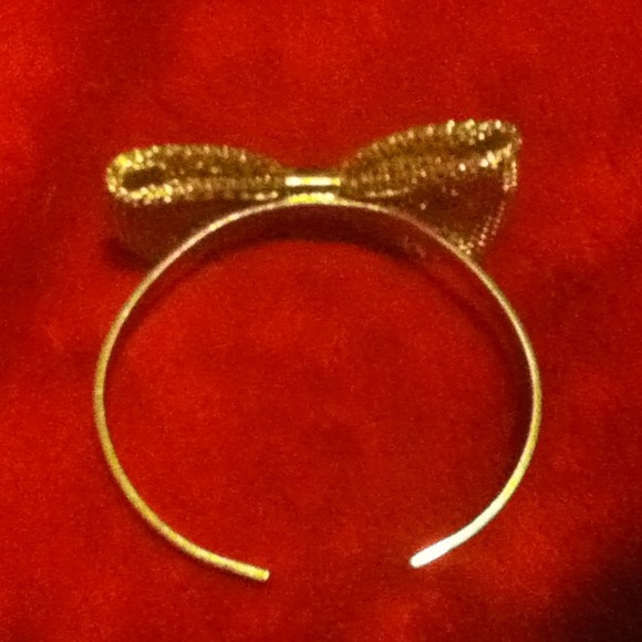 Gold bow bracelet - Picture 2 of 3