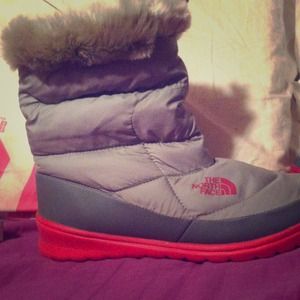 REDUCED!!! North face hot pink & grey boots! NWOT