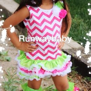 🎀Strawberry kiwi chevron pink dress S🎀