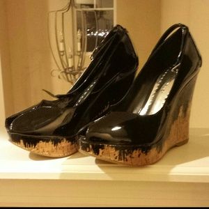 BCBG GIRLS Black patent platforms yummy!   5.5