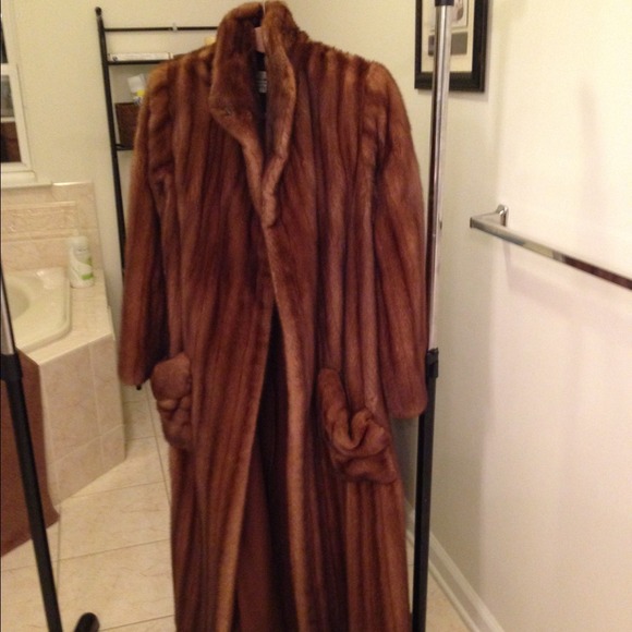 Full Length Mahogany Mink Coat.  50" from shoulder - Picture 3 of 4