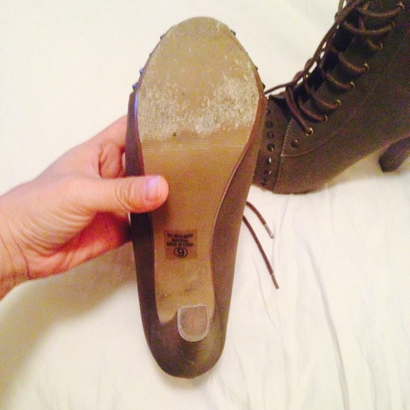Boots - Picture 3 of 4