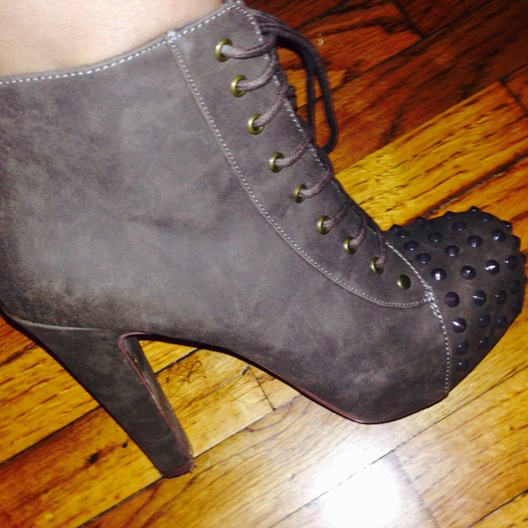 Boots - Picture 4 of 4
