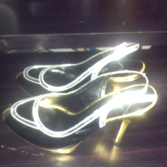 Open Toe Shoes - Picture 2 of 2