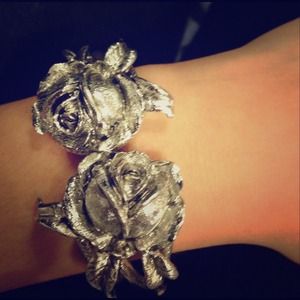 Metal rose cuff