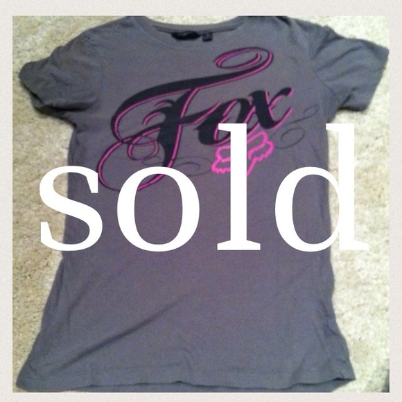 ❗Sold❗Grey Fox tee with pink & black logo