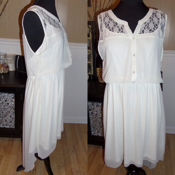 Boutique Dresses & Skirts - ❌BUNDLED❌NWT Ivory lace & chiffon hi low dress