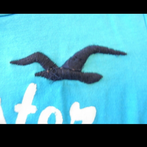 SOLD Hollister Tee - Picture 3 of 3