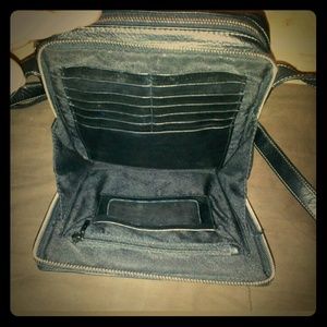 Authentic Italian leather Crossbody messenger bag.