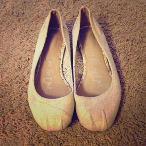 TOMS ballet flats in beige canvas color