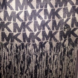 TRADED Authentic Michael Kors scarf