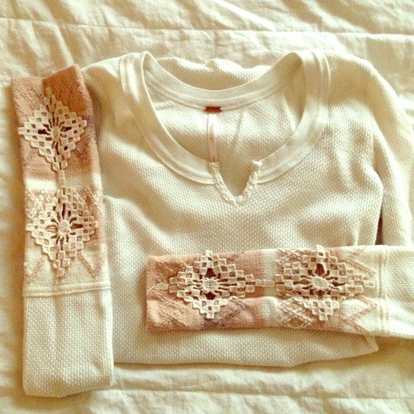 Free People thermal with knitted sleeves😍