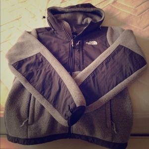 SOLD!!Women's NorthFace Lt Grey/DkGrey jacket