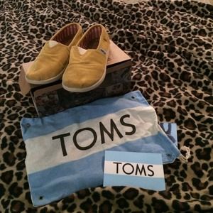 Classic yellow cord toms shoes