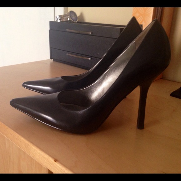 Guess Shoes - 👠GUESS Pumps👠