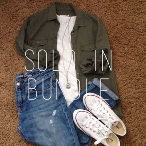 **SOLD** American Eagle Boyfriend Destroyed Capris