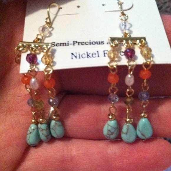 NWT dangling earrings - Picture 2 of 2